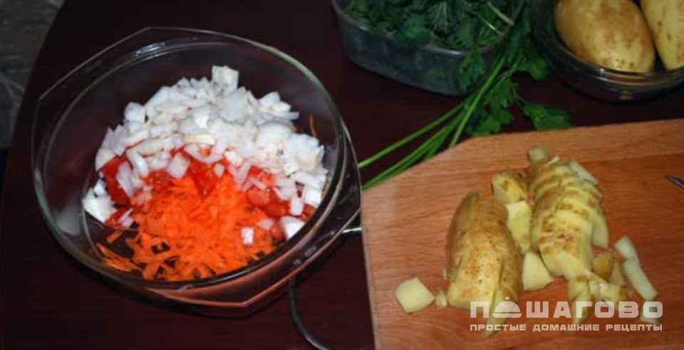 Фото приготовления рецепта: Щи из сныти с курочкой - шаг 3