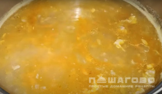 Фото приготовления рецепта: Суп с чечевицей, картофелем с мясом - шаг 5