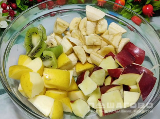 Фото приготовления рецепта: Детский фруктовый салат - шаг 1
