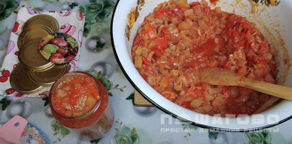 Фото приготовления рецепта: Анкл бенс из кабачков на зиму с помидорами и перцем - шаг 12