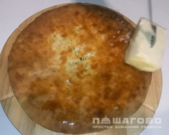 Фото приготовления рецепта: Осетинский пирог с сыром и зеленью - шаг 9