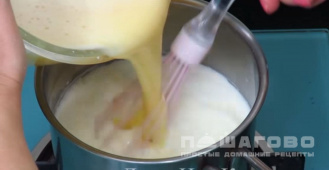 Фото приготовления рецепта: Заварной крем на молоке для торта - шаг 3