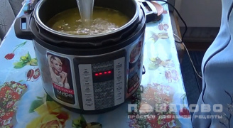 Фото приготовления рецепта: Суп гороховый с копченостями в мультиварке - шаг 4