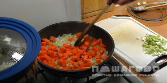 Фото приготовления рецепта: Суп финский с лососем с плавленным сыром - шаг 6