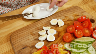 Фото приготовления рецепта: Салат с креветками по-французски - шаг 2