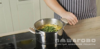 Фото приготовления рецепта: Суп с грибами и домашней лапшой - шаг 7