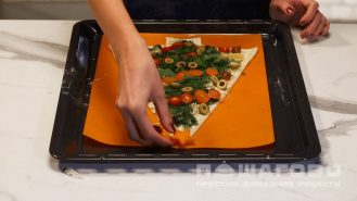 Фото приготовления рецепта: Новогодняя пицца - шаг 2