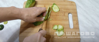 Фото приготовления рецепта: Салат с брюквой и яйцом - шаг 2