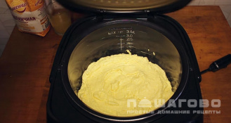 Фото приготовления рецепта: Апельсиновый пирог в мультиварке с кукурузной мукой - шаг 7