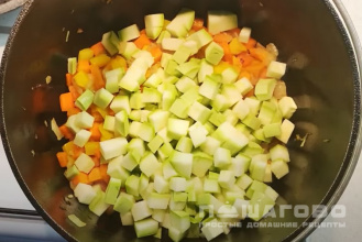Фото приготовления рецепта: Кускус с овощами - шаг 4