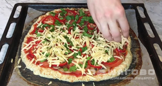 Фото приготовления рецепта: Пицца куриная без теста - шаг 9