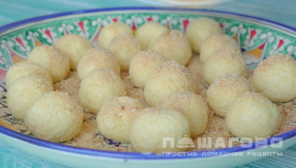 Фото приготовления рецепта: Сырные шарики на сковороде - шаг 6