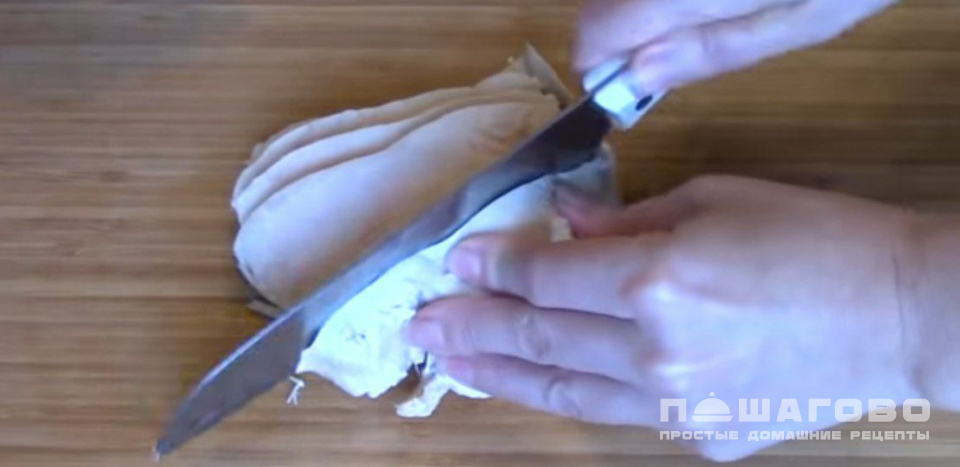 Фото приготовления рецепта: Новогодний салат с курицей, сыром и ананасами - шаг 1