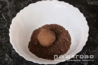 Фото приготовления рецепта: Полезные конфеты из фиников и бананов - шаг 5