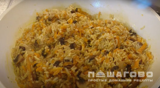 Фото приготовления рецепта: Овощной плов с шампиньонами - шаг 7