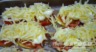 Фото приготовления рецепта: Курица по-французски с помидорами - шаг 6