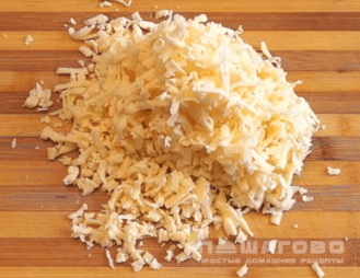 Фото приготовления рецепта: Грибная запеканка с картофелем и сыром - шаг 1
