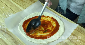 Фото приготовления рецепта: Неаполитанская пицца - шаг 13