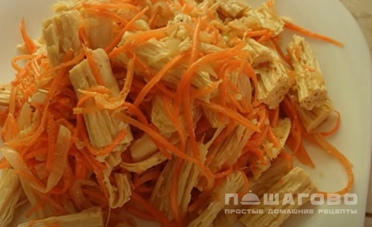 Спаржа с морковкой по-корейски