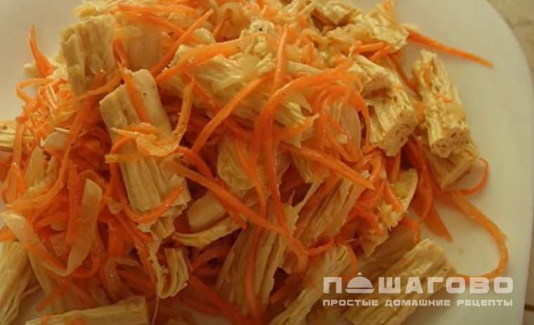 Спаржа с морковкой по-корейски