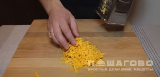 Фото приготовления рецепта: Домашний сырный соус - шаг 1