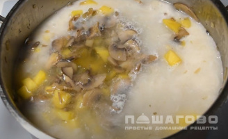 Фото приготовления рецепта: Суп-пюре с шампиньонами и картофелем - шаг 4