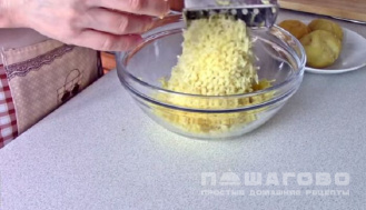 Фото приготовления рецепта: Постные картофельные зразы с капустой - шаг 6