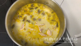 Фото приготовления рецепта: Грибной суп на курином бульоне - шаг 4