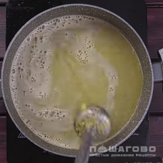 Фото приготовления рецепта: Крем-суп из брокколи с плавленным сыром - шаг 4