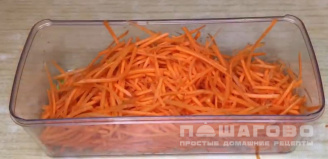 Фото приготовления рецепта: Теплый салат с фасолью и морковью - шаг 1