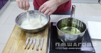 Фото приготовления рецепта: Жареные тигровые креветки в панировке с соусом - шаг 5