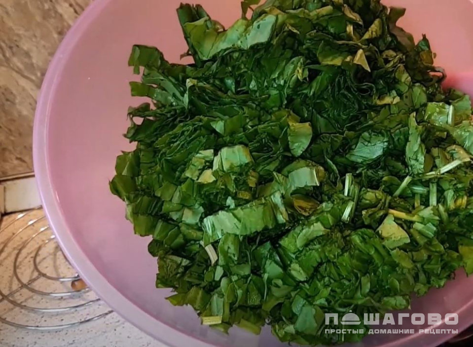 Фото приготовления рецепта: Суп щавелевый с тушенкой - шаг 5