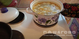 Фото приготовления рецепта: Суп с рыбными фрикадельками - шаг 6