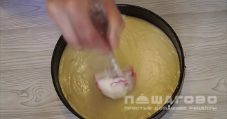 Фото приготовления рецепта: Торт манник классический на кефире - шаг 6