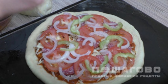 Фото приготовления рецепта: Пицца на кефире в духовке - шаг 11