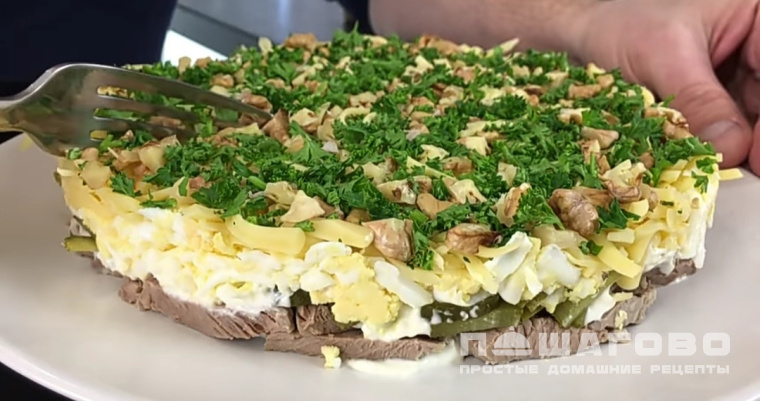 Салат с мясом и солеными огурцами