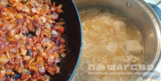 Фото приготовления рецепта: Кислые щи с говядиной и беконом (в духовке) - шаг 13