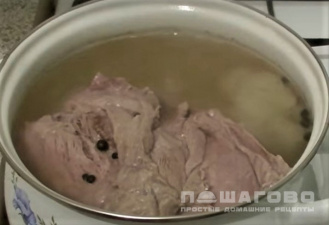 Фото приготовления рецепта: Вареная буженина из свинины в домашних условиях - шаг 2