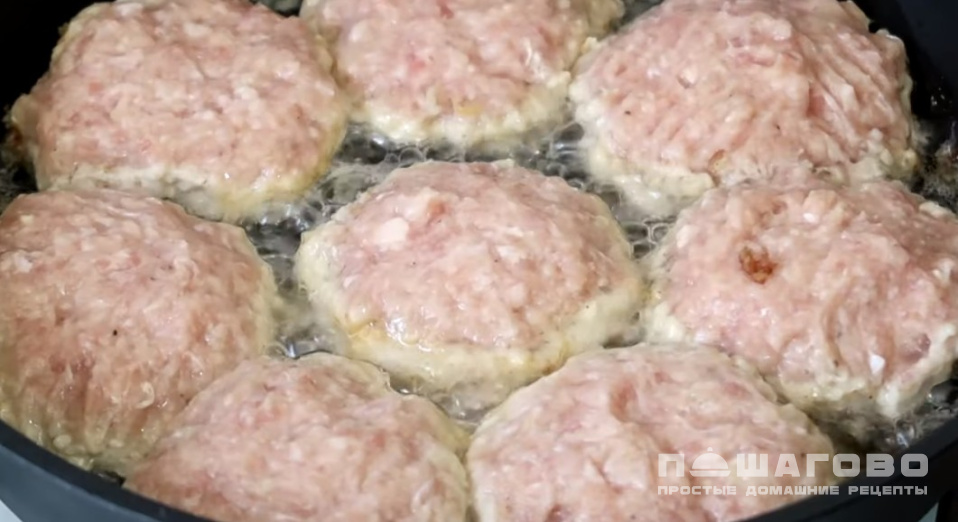 Фото приготовления рецепта: Мясные котлеты - шаг 5