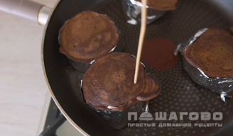 Фото приготовления рецепта: Японские шоколадные панкейки с мёдом - шаг 5
