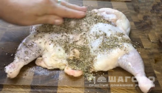 Фото приготовления рецепта: Цыпленок табака в духовке с корочкой - шаг 3