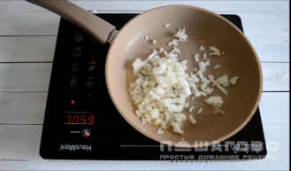Фото приготовления рецепта: Спагетти карбонара с шампиньонами - шаг 3