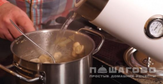 Фото приготовления рецепта: Крем-суп из шампиньонов со сливками - шаг 5