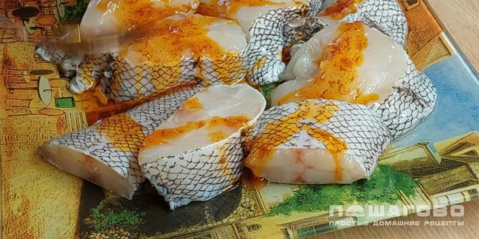 Фото приготовления рецепта: Макрурус с картошкой в духовке - шаг 3