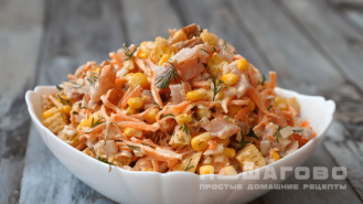 Фото приготовления рецепта: Салат с курицей морковью по-корейски и сухарями - шаг 5