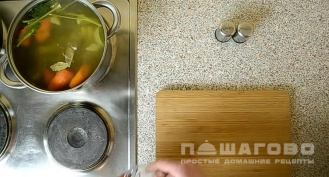 Фото приготовления рецепта: Простой постный бульон из овощей - шаг 3