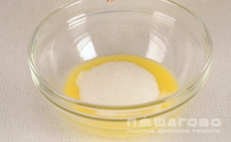 Фото приготовления рецепта: Кекс в чашке в микроволновке - шаг 1