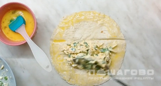 Фото приготовления рецепта: Чебуреки из лаваша с сыром на сковороде - шаг 5