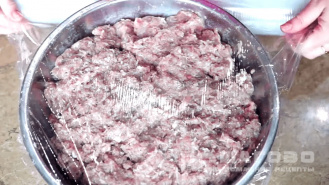 Фото приготовления рецепта: Краковская колбаса в духовке - шаг 1