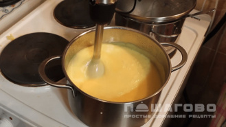 Фото приготовления рецепта: Суп-пюре из картофеля и куриной грудки - шаг 4